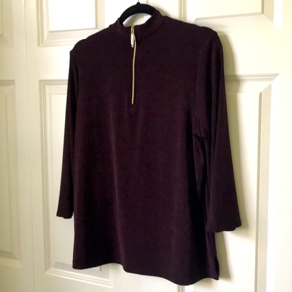 CHICO’S UNIQUE TRAVELERS TOP - Picture 2 of 9